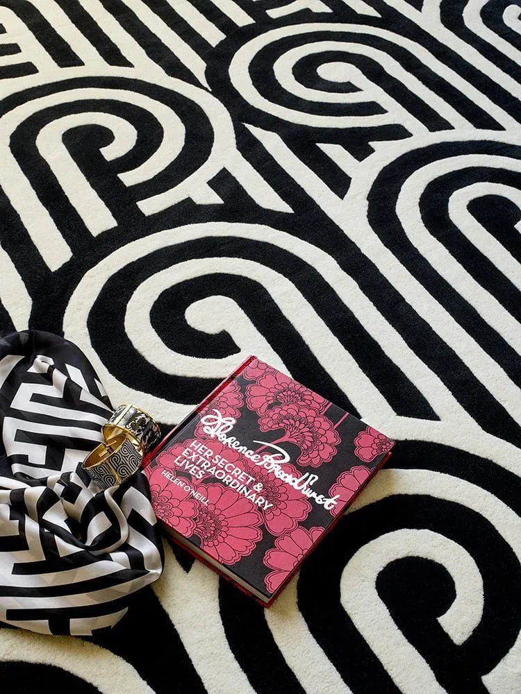 Florence Broadhurst Turnabouts Black 039205